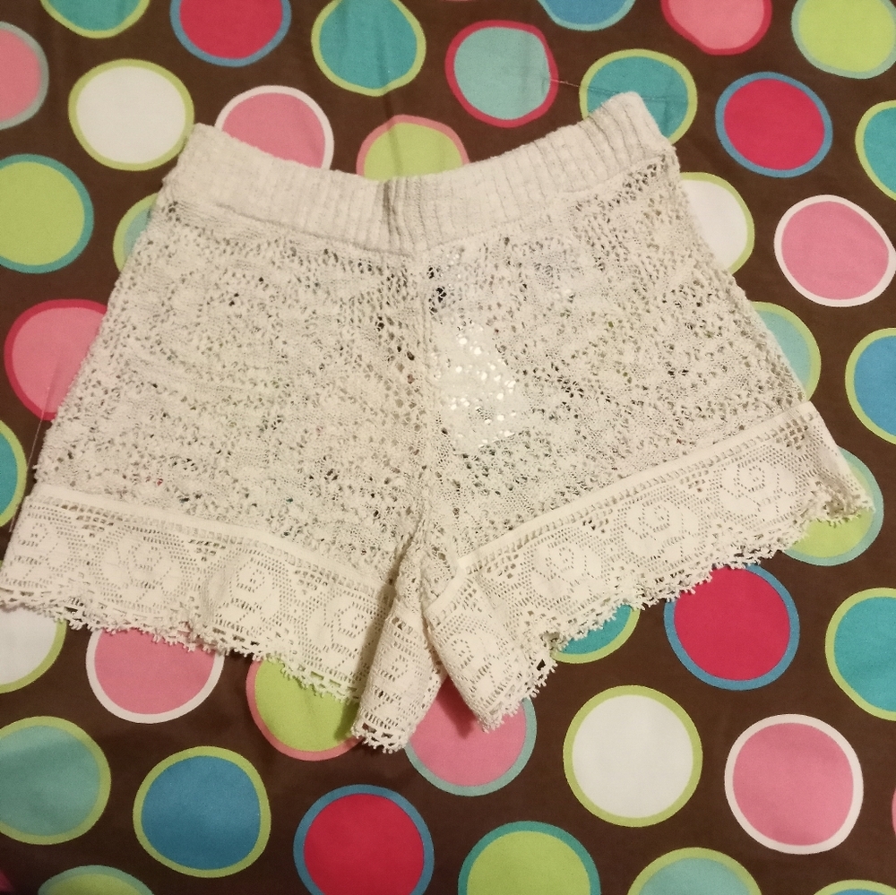 H&M Divided Cream Lace Shorts